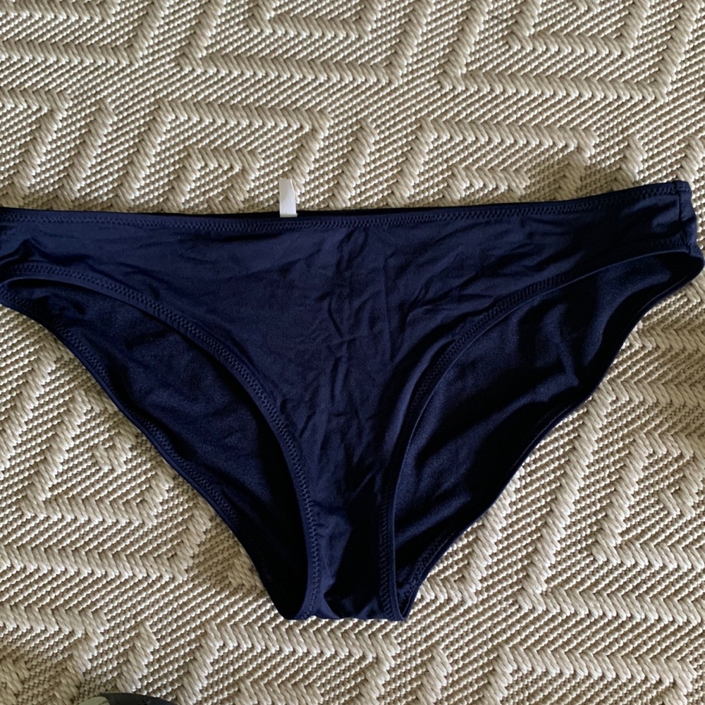 Athleta “Clean Medium Bottom”